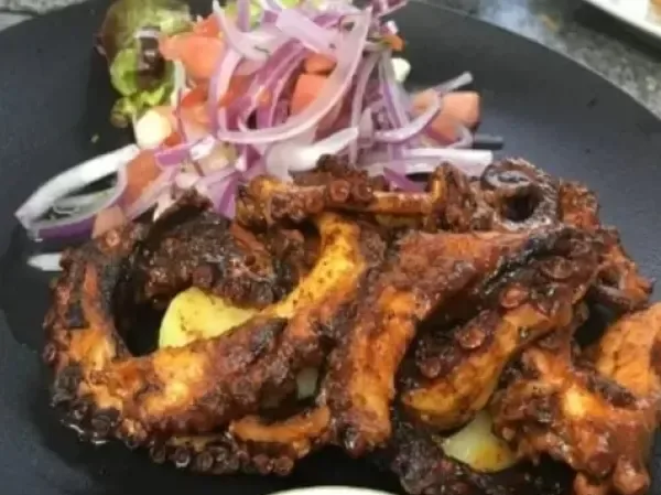 Pulpo a la parrilla con chimichurri